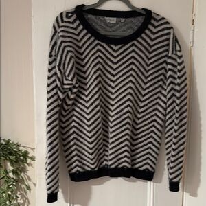 Cyrus Chevron Pattern Sweater in Black and White